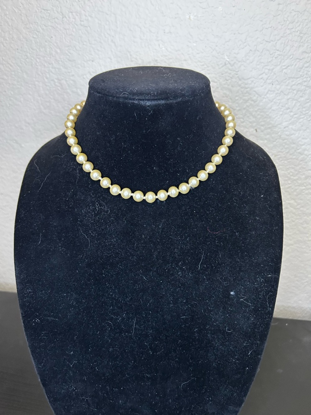 Classic Cream Pearl Choker Necklace - Elegant Women's Jewelry